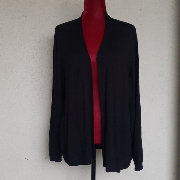 Old Navy Sweaters - Old Navy light weight long sleeve  Cardigan